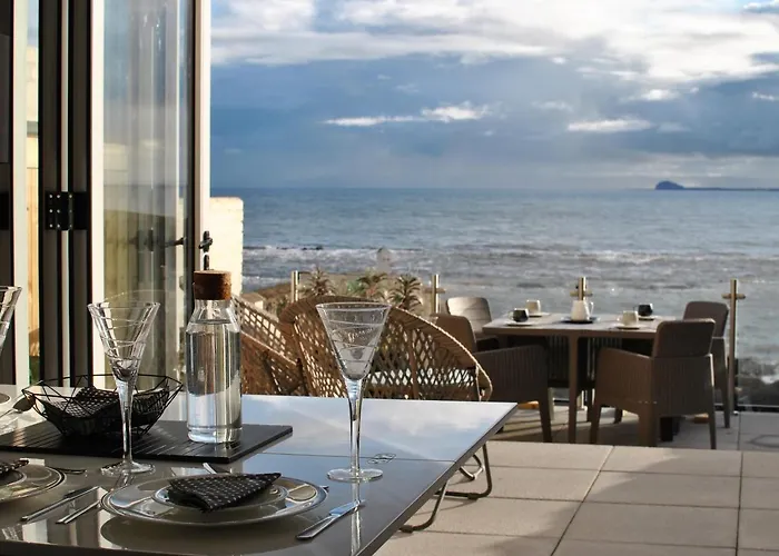 The Wendy House-Seafront Cottage Incredible Views