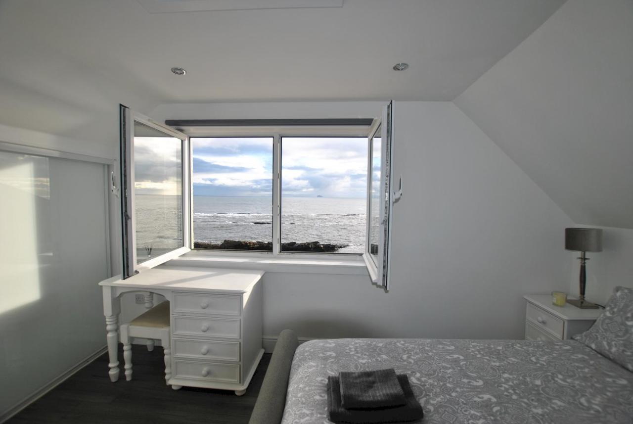 The Wendy House-seafront Incredible Views Holiday home *